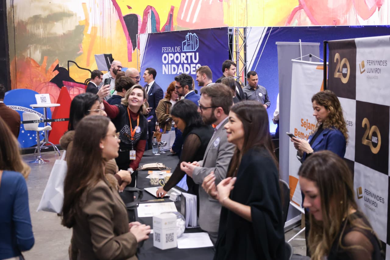 2ª Feira de Oportunidades da OAB Paraná movimenta o Centro de Curitiba com empregos e networking