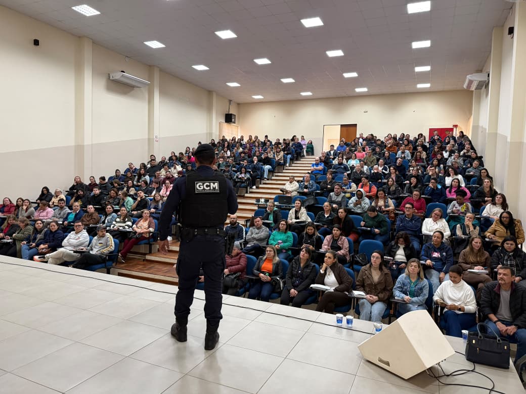 Guarda Civil Municipal apresenta resultados da campanha “Não Ande Sozinho” para gestores da Rede Municipal de Ensino