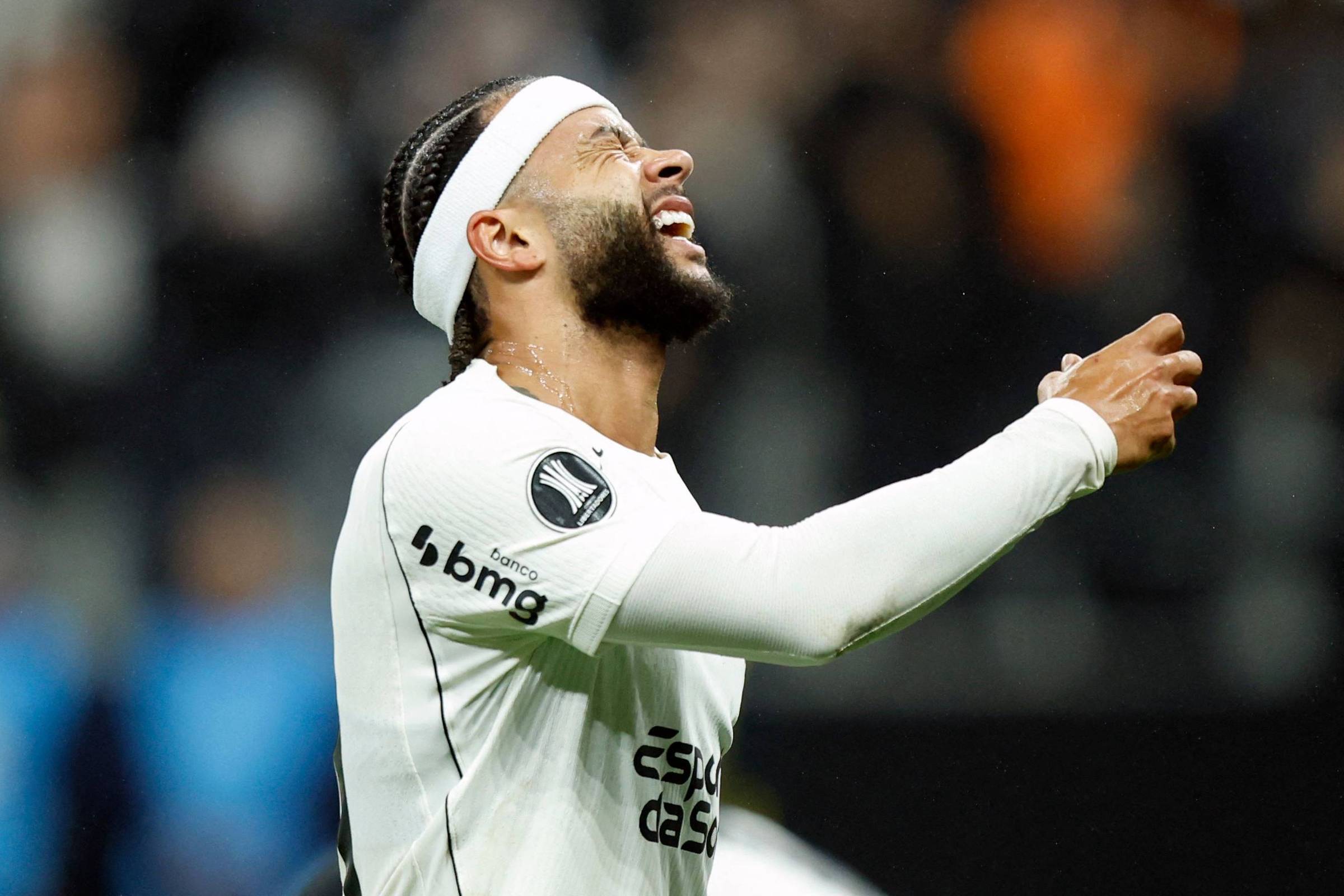 Memphis promete 'reagir fortemente' após quebra de acordo com Corinthians