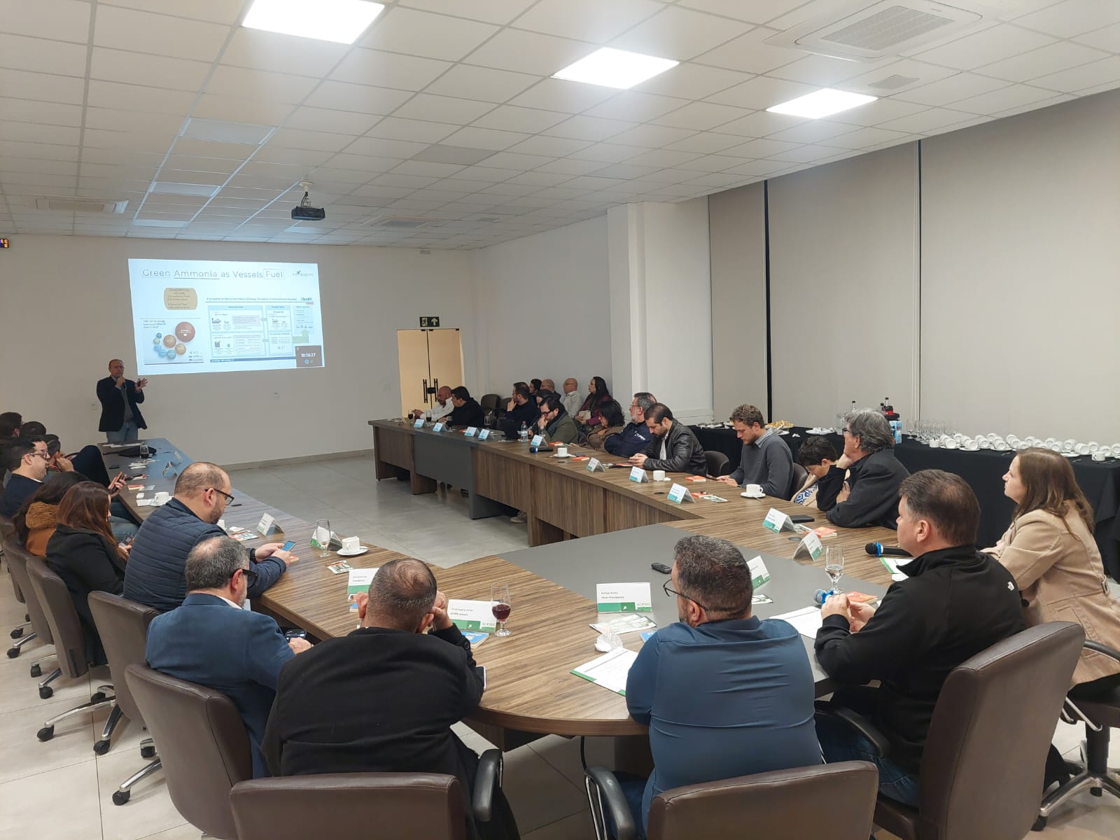 Empresário apresenta à diretoria da ACIPG projeto da Hycom