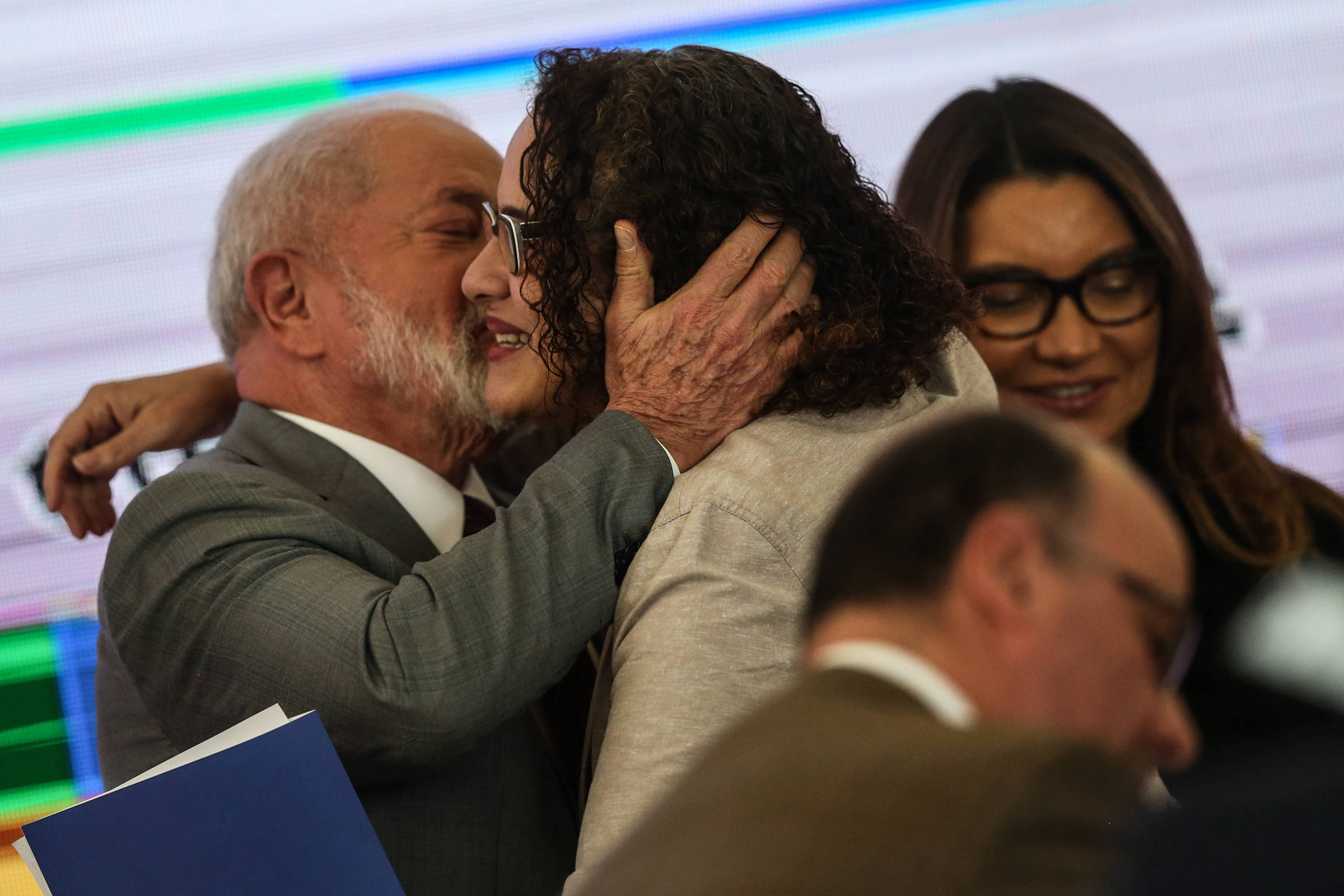 Lula muda planos e deve gastar R$ 2 bi em dois supercomputadores de IA, um americano e um chinês