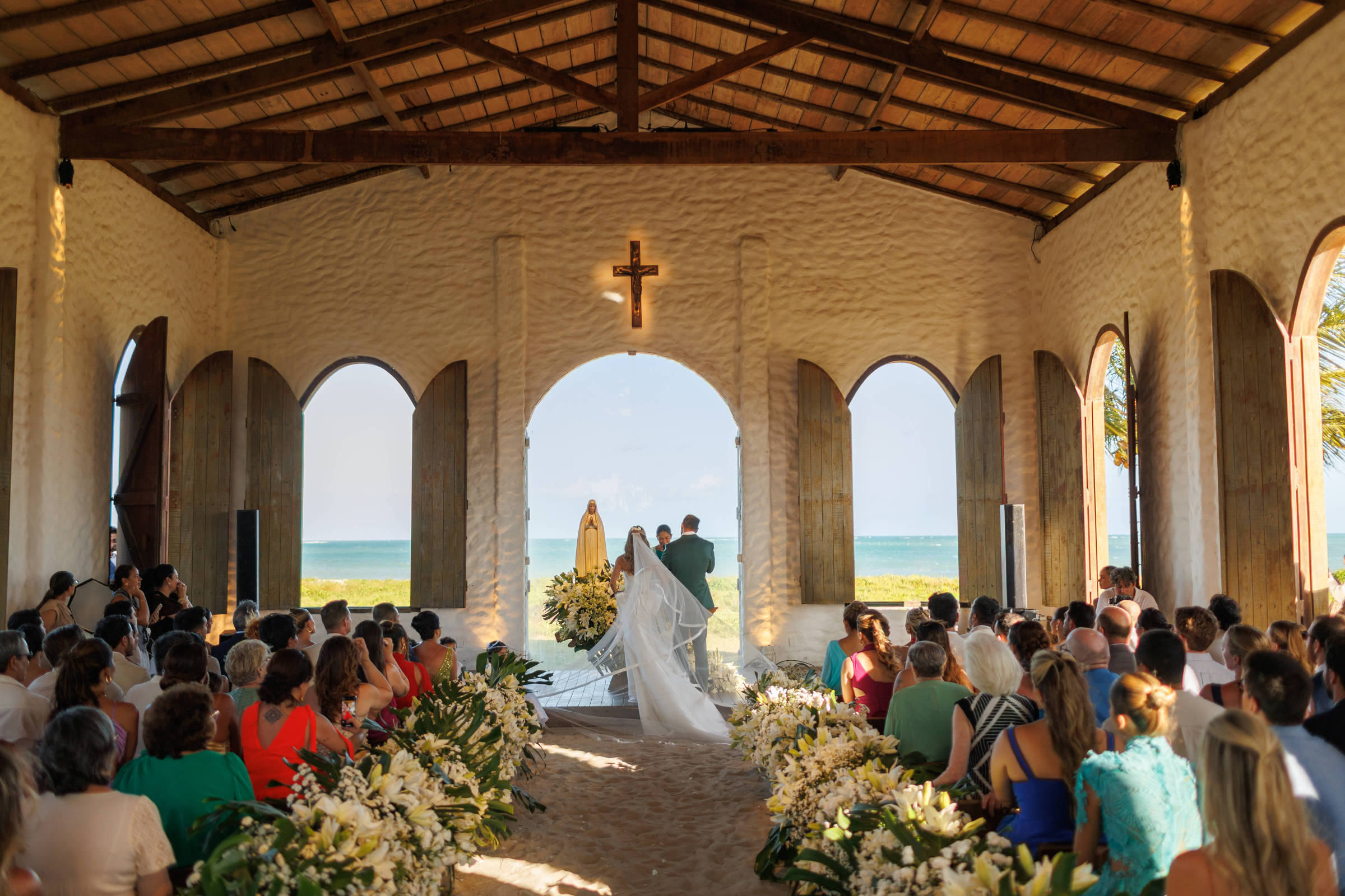 Viagens de casamento impulsionam turismo em destinos paradisíacos