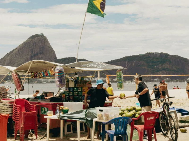 Seis por meia dúzia: o brasileiro está cansado do Brasil e precisa de alívio