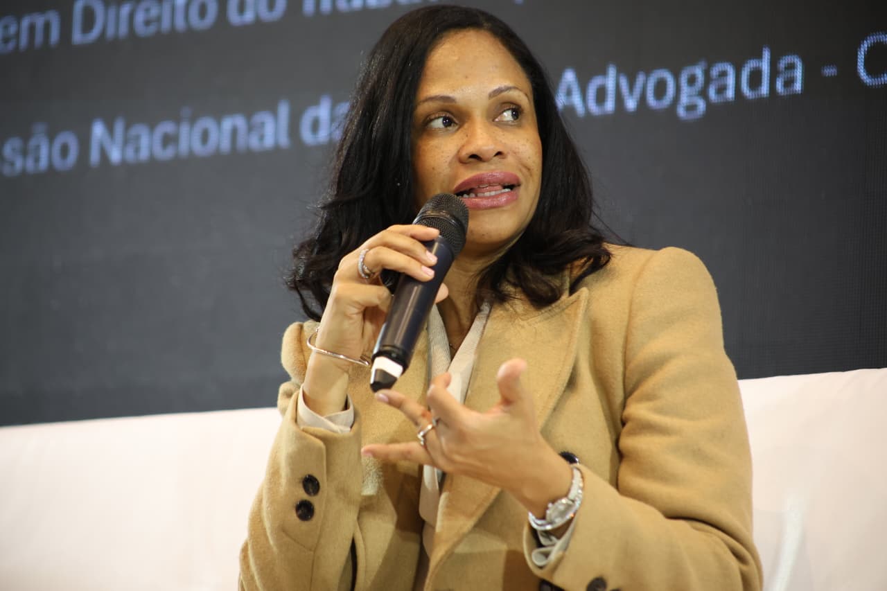 Painel aponta tecnologia e violência de gênero como desafios da advocacia contemporânea