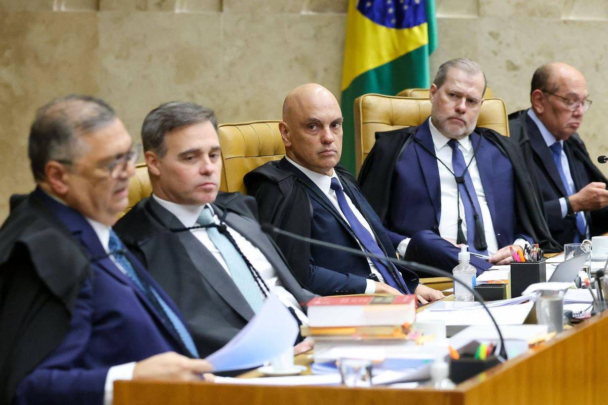 Quem protege os brasileiros dos protetores da democracia?