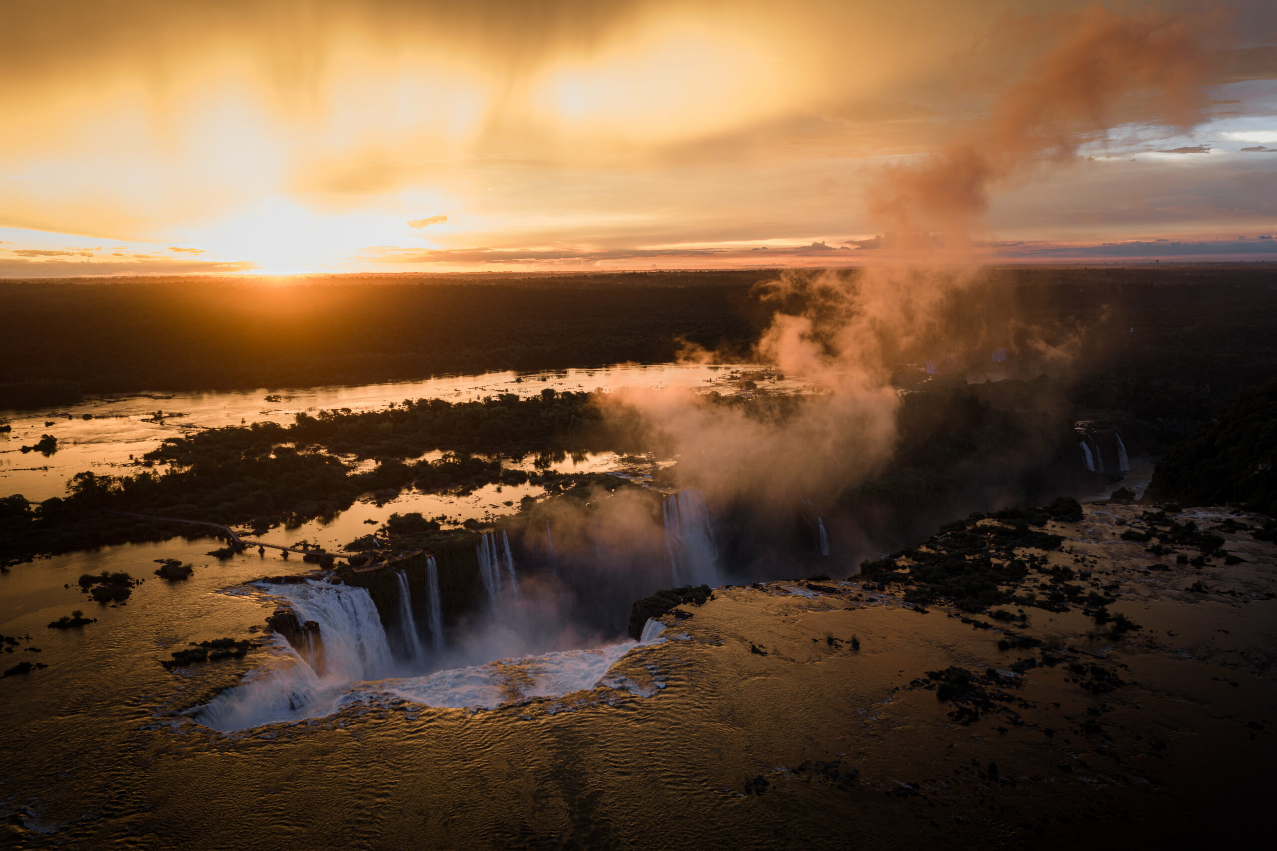 Foz do Iguaçu promove destino turístico para agentes de viagens do Nordeste em roadshow