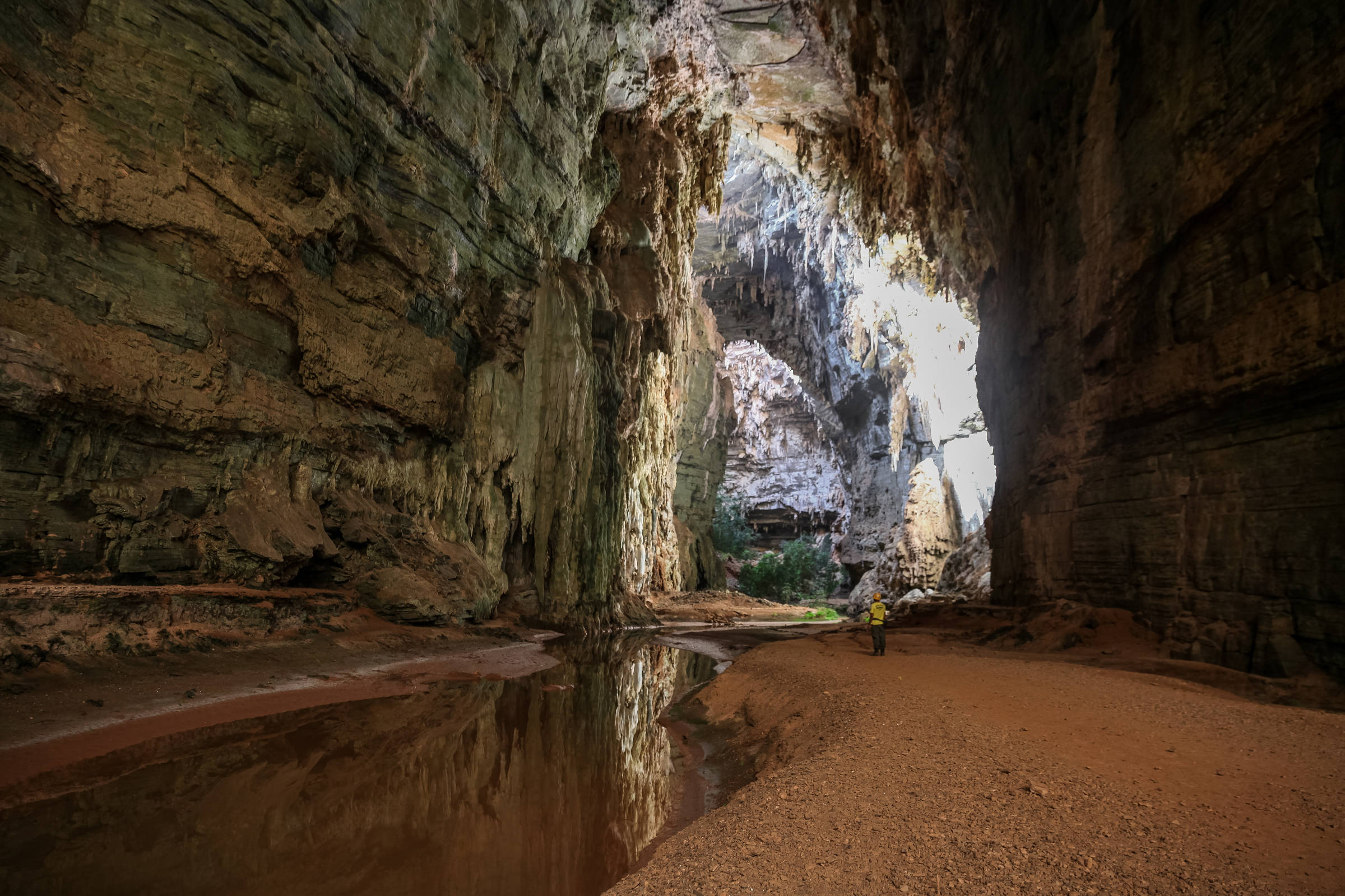 Januária guarda cavernas monumentais no coração do sertão mineiro