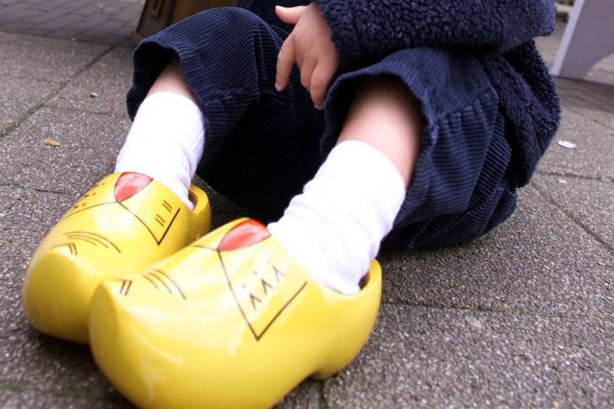 Os tênis viraram tamancos