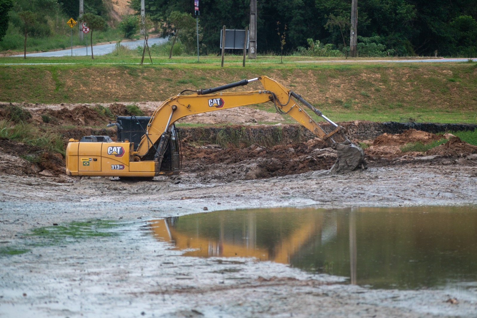 Prefeitura orienta sobre o trânsito durante desassoreamento do Lago de Olarias