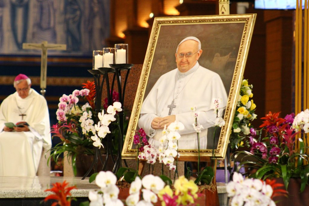 Dom João Inácio Müller presidiu Celebração Eucarística em memória de arcebispos e bispos falecidos