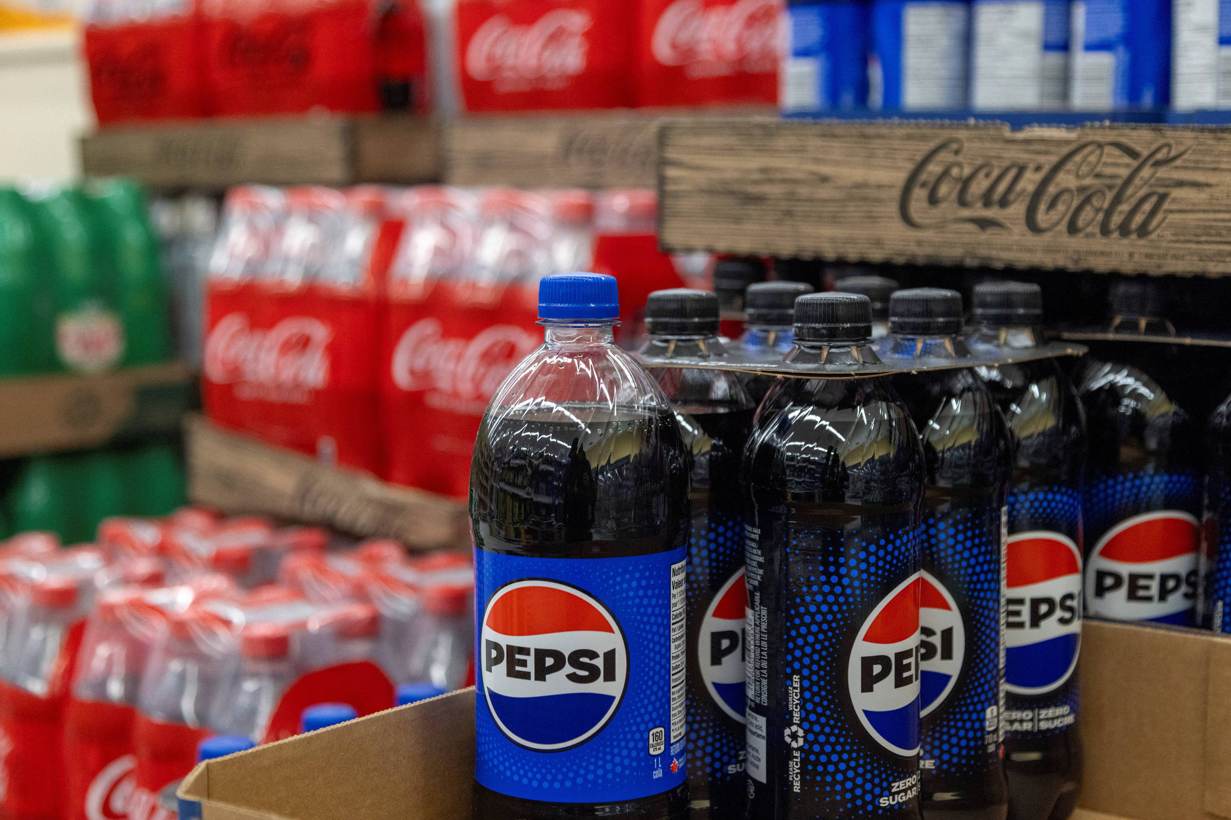 Pepsi muda estratégia de negócio e espelha modelo da Coca-Cola para manter rivalidade centenária viva