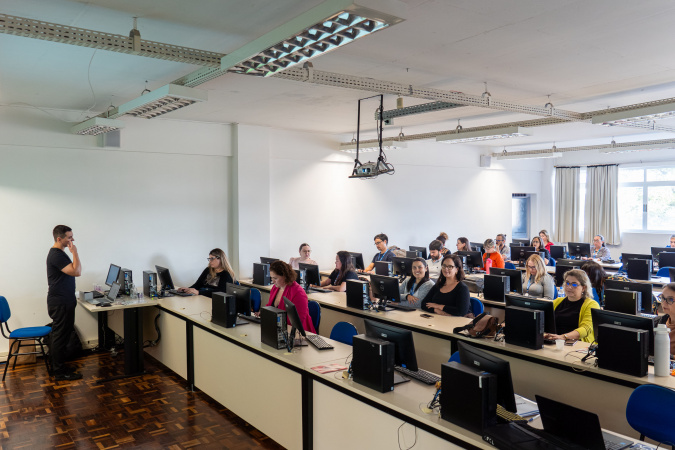 Técnicos pedagógicos da SEED são capacitados em Inteligência Artificial