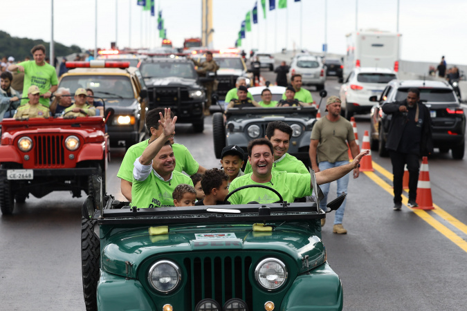 Fim da espera: tráfego de veículos é liberado na Ponte de Guaratuba