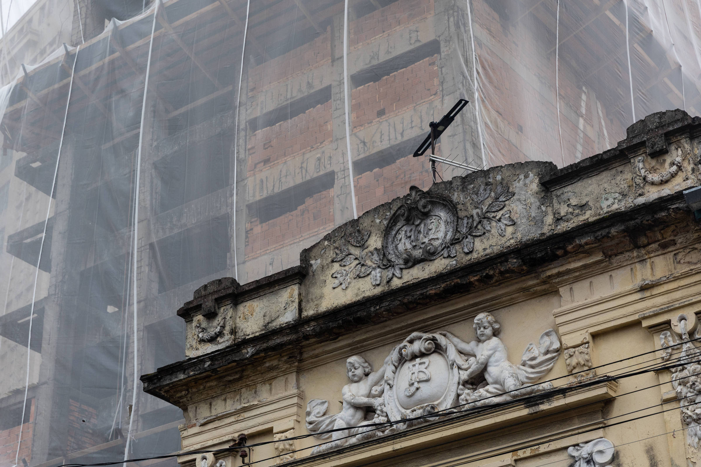Casarões históricos vizinhos ao Caveirão, em SP, exigem cuidados para não ruir, diz relatório
