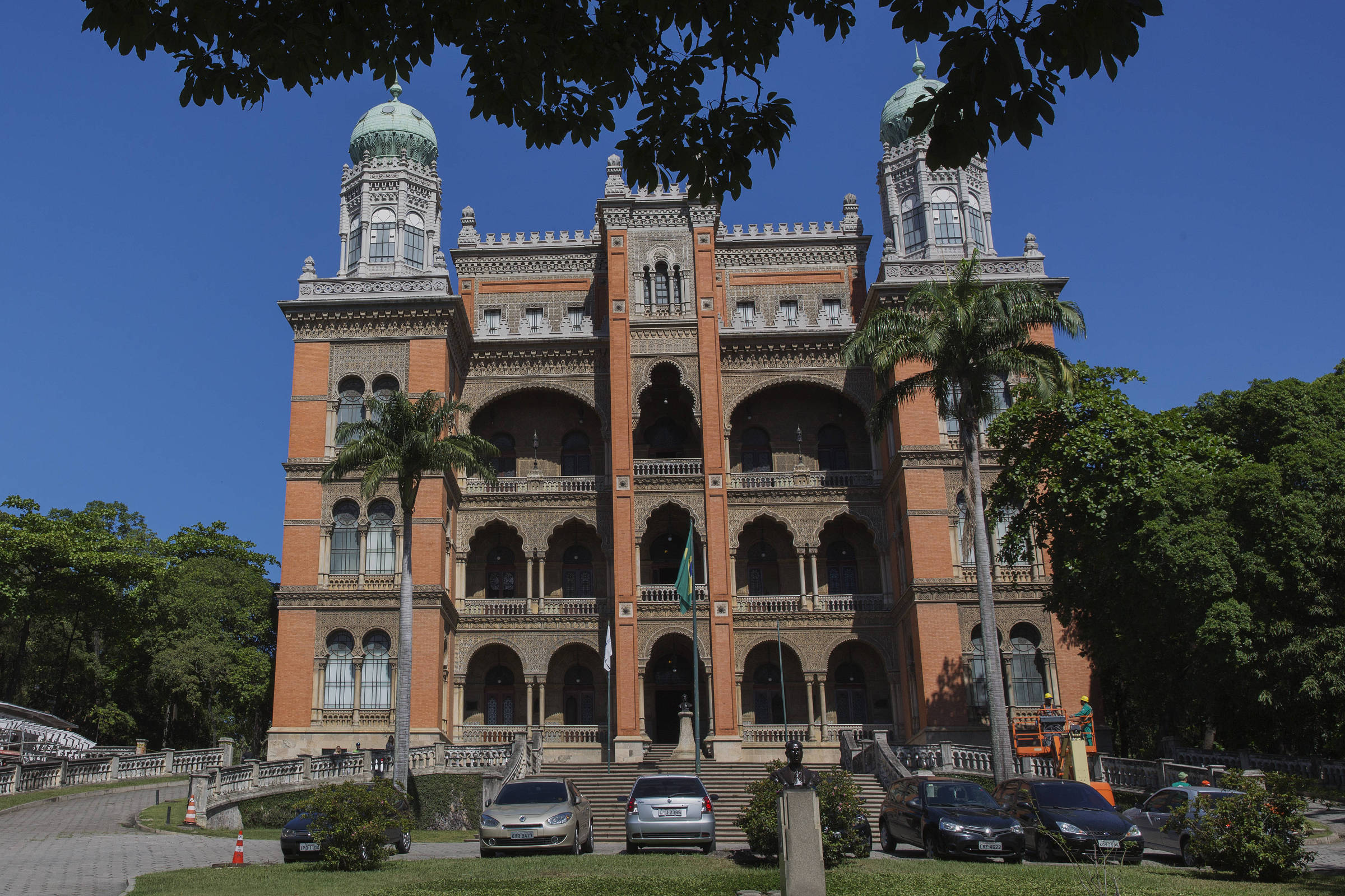 Fiocruz demite pesquisador de imunologia sob suspeita de assédio