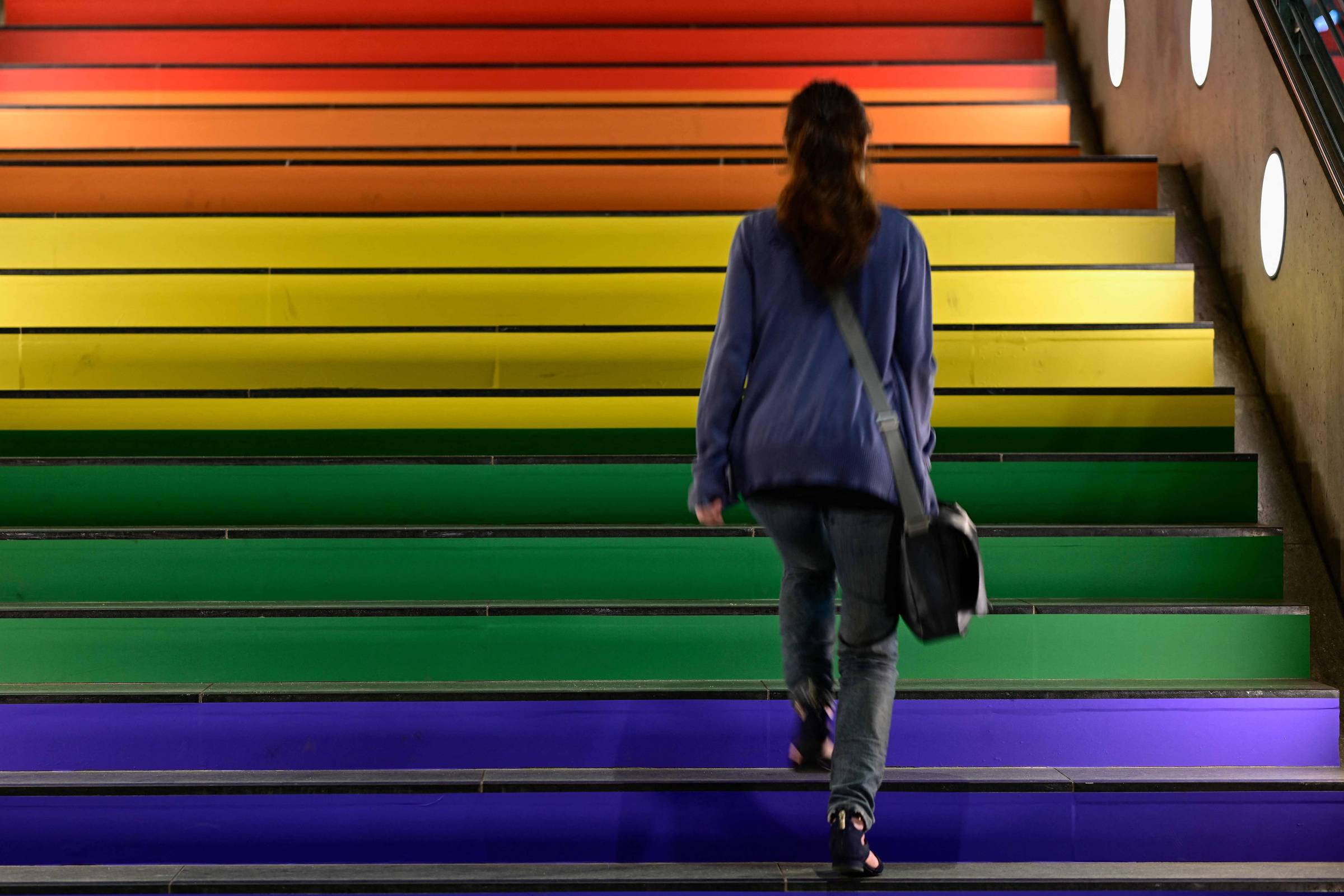 Justiça do Trabalho condena empresa por demitir mulher trans antes de cirurgia de gênero