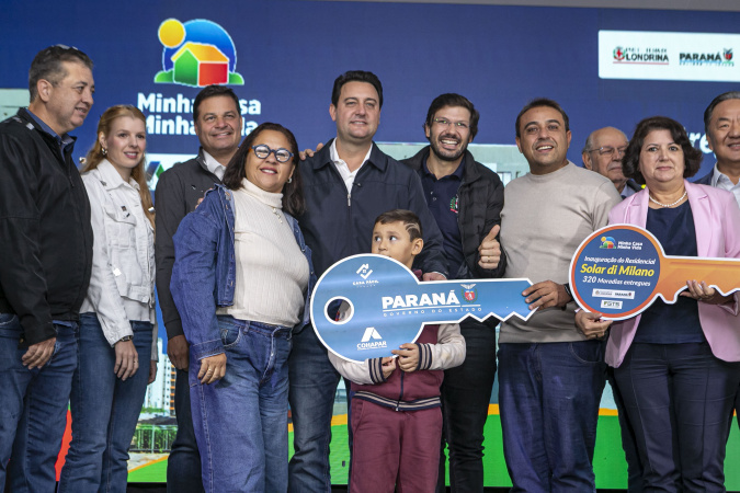 Ratinho Junior inaugura residencial com 320 unidades em Londrina, no Norte do Estado