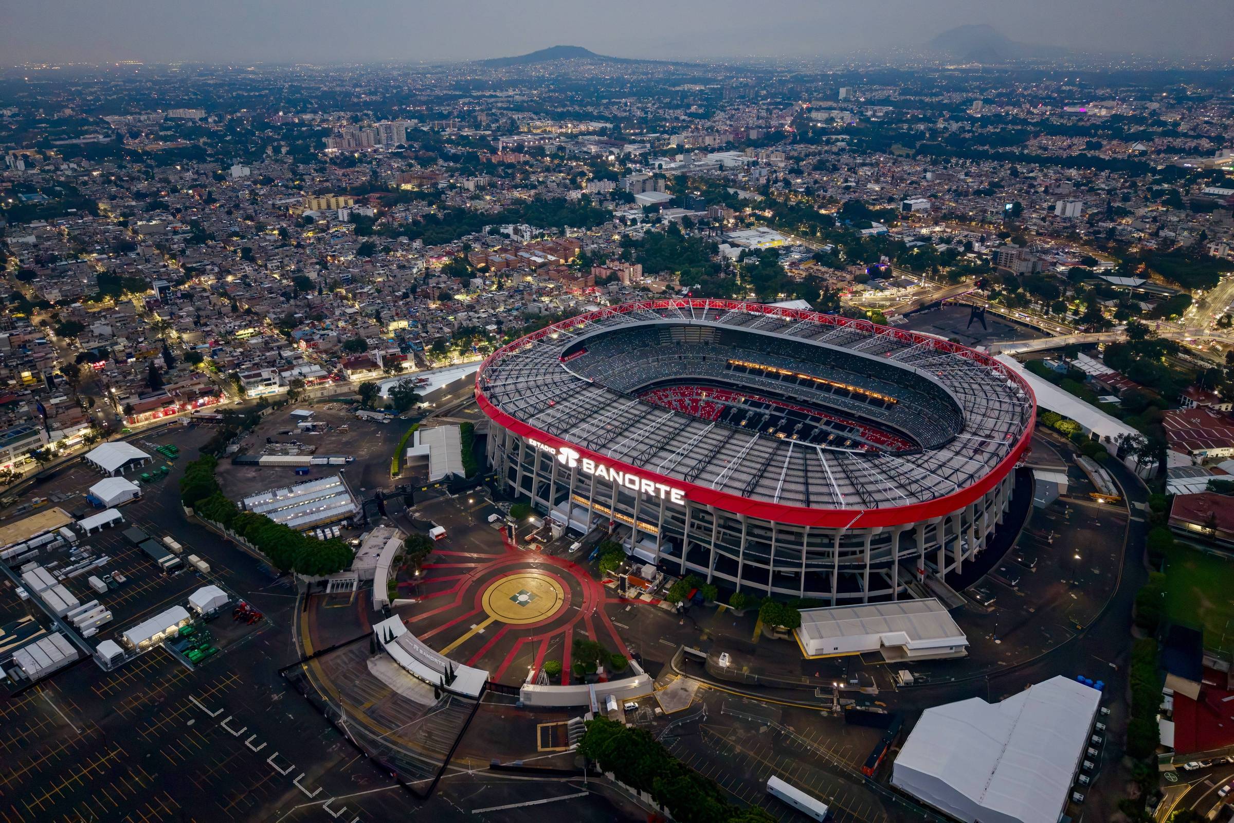 Maior Copa da história tem fronteiras politizadas e tensão entre os anfitriões