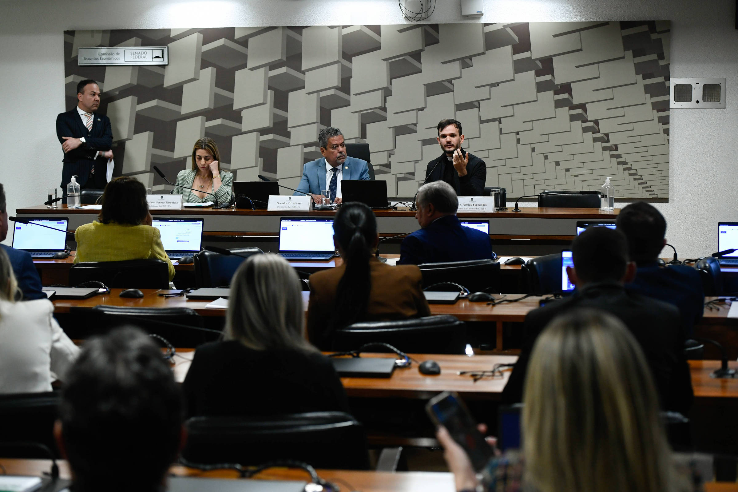 Um quarto dos paulistanos afirma que pouparia dinheiro gasto em bets se não apostasse, diz pesquisa
