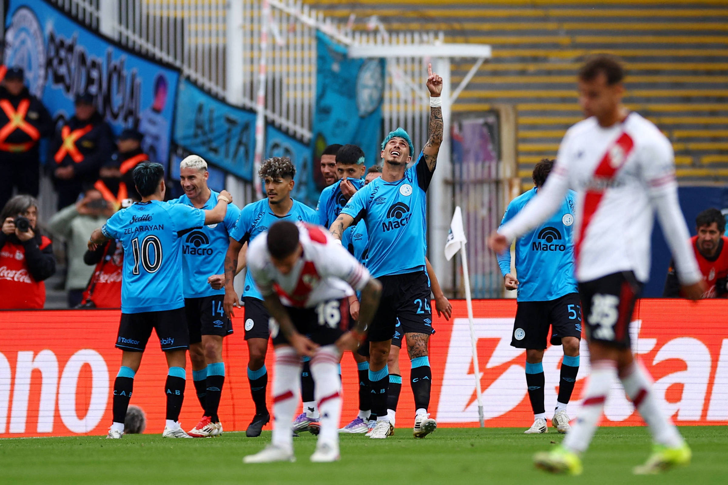 Belgrano supera River Plate e é campeão nacional pela primeira vez na Argentina