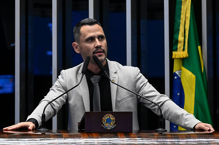 Cleitinho defende fim da escala 6x1 e critica privilégios da classe política