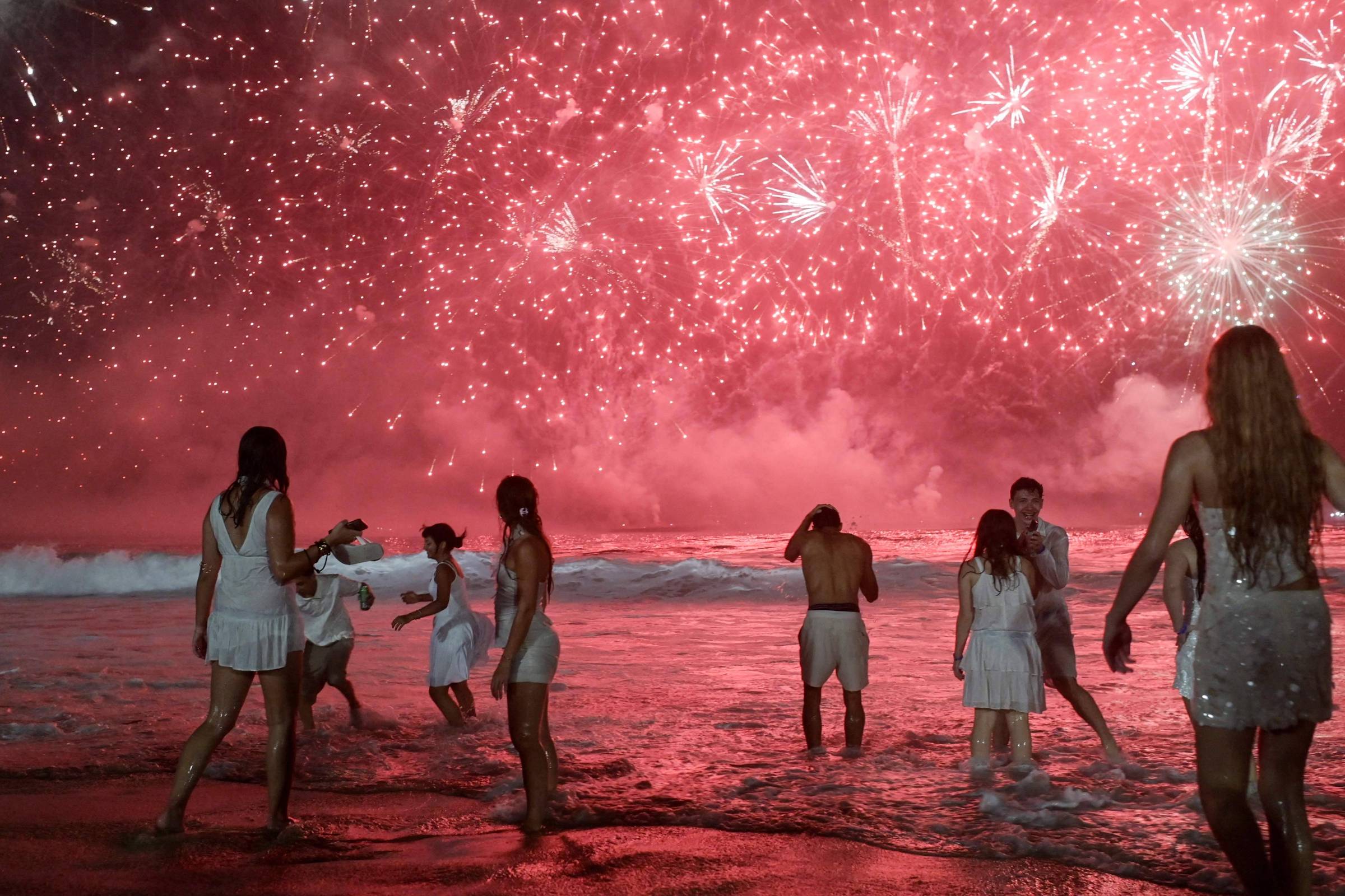 Pesquisa entre paulistanos aponta Rio como favorito para Carnaval e Réveillon