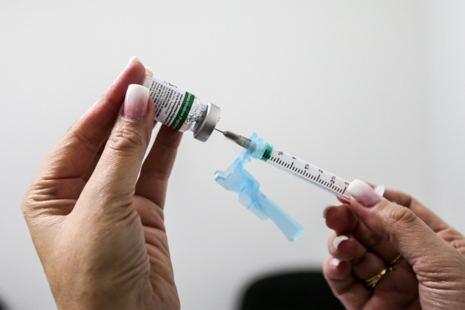 Vacinação contra a gripe continuará no Paraná para atingir grupos prioritários