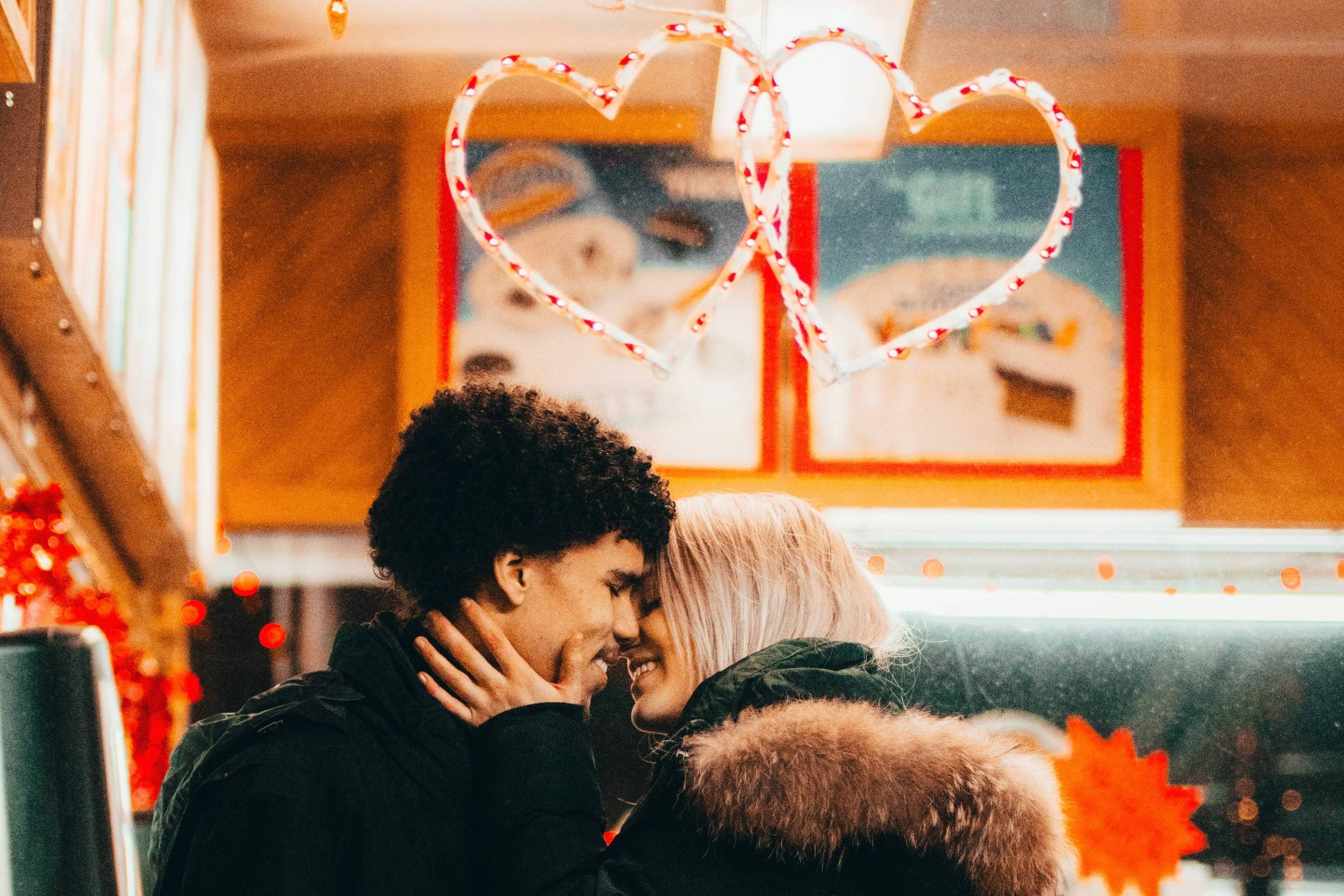Veja as previsões da numerologia para o amor no mês dos namorados