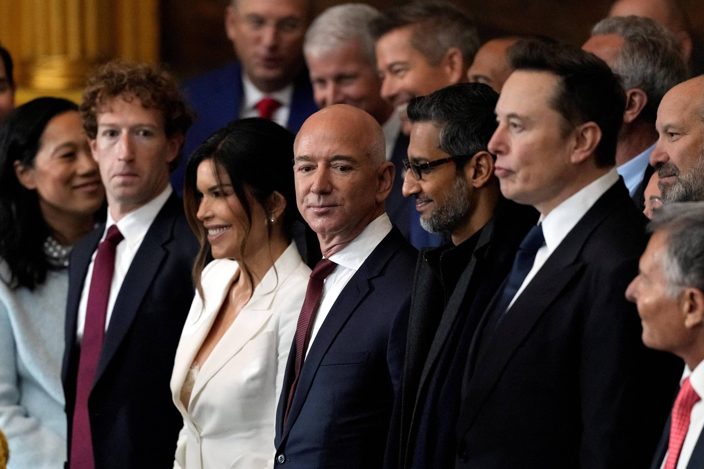 Trump usa tarifaço para defender big techs contra moderação no Brasil