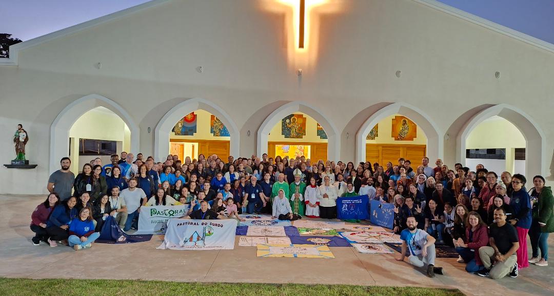 Pastoral do Surdo participa de encontro regional