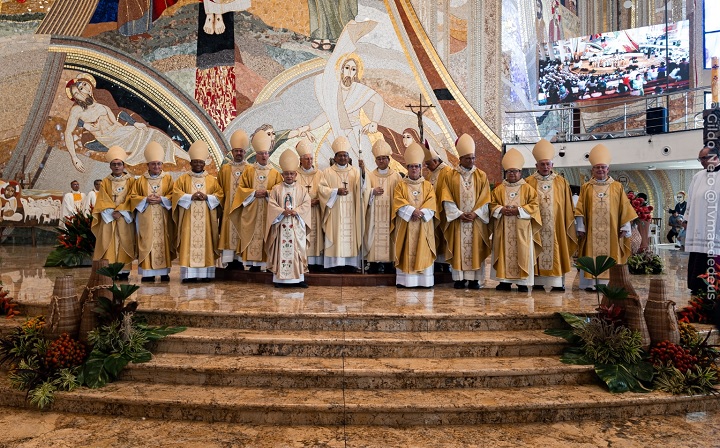 Dom Manoel de Oliveira Filho toma posse na diocese de Castanhal (PA)