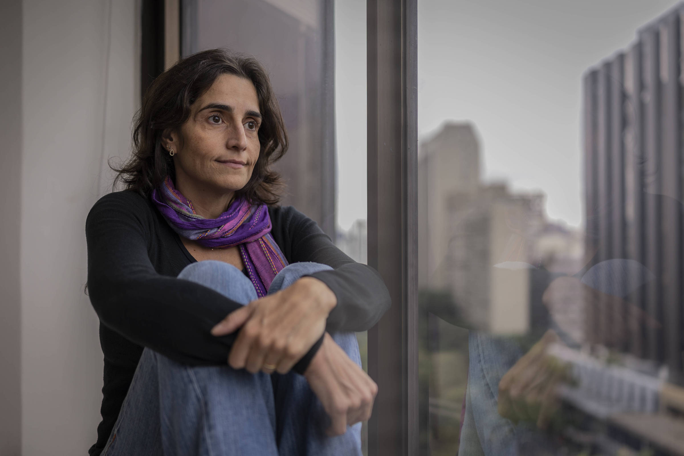 Desigualdade de gênero no trabalho amplia sobrecarga emocional das mulheres, já exaustas com tarefas de casa