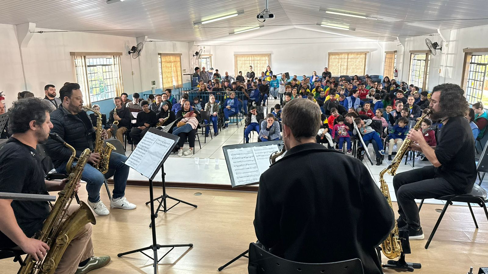 Conserva Afora leva oficinas de música para a Escola Djalma de Almeida Cesar