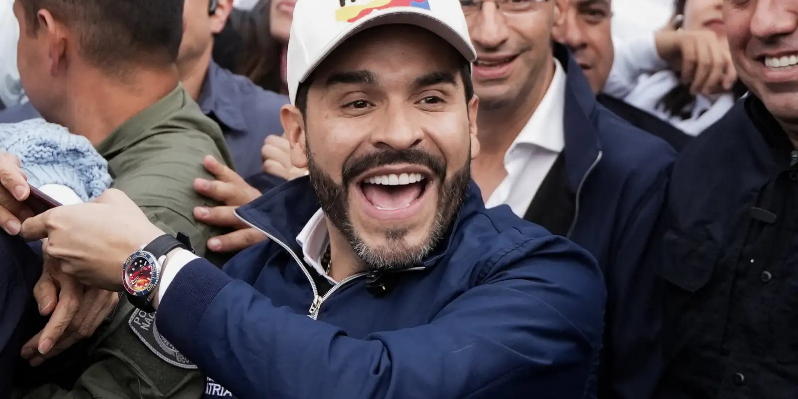 Candidato de direita La Espriella vence disputa acirrada na Colômbia