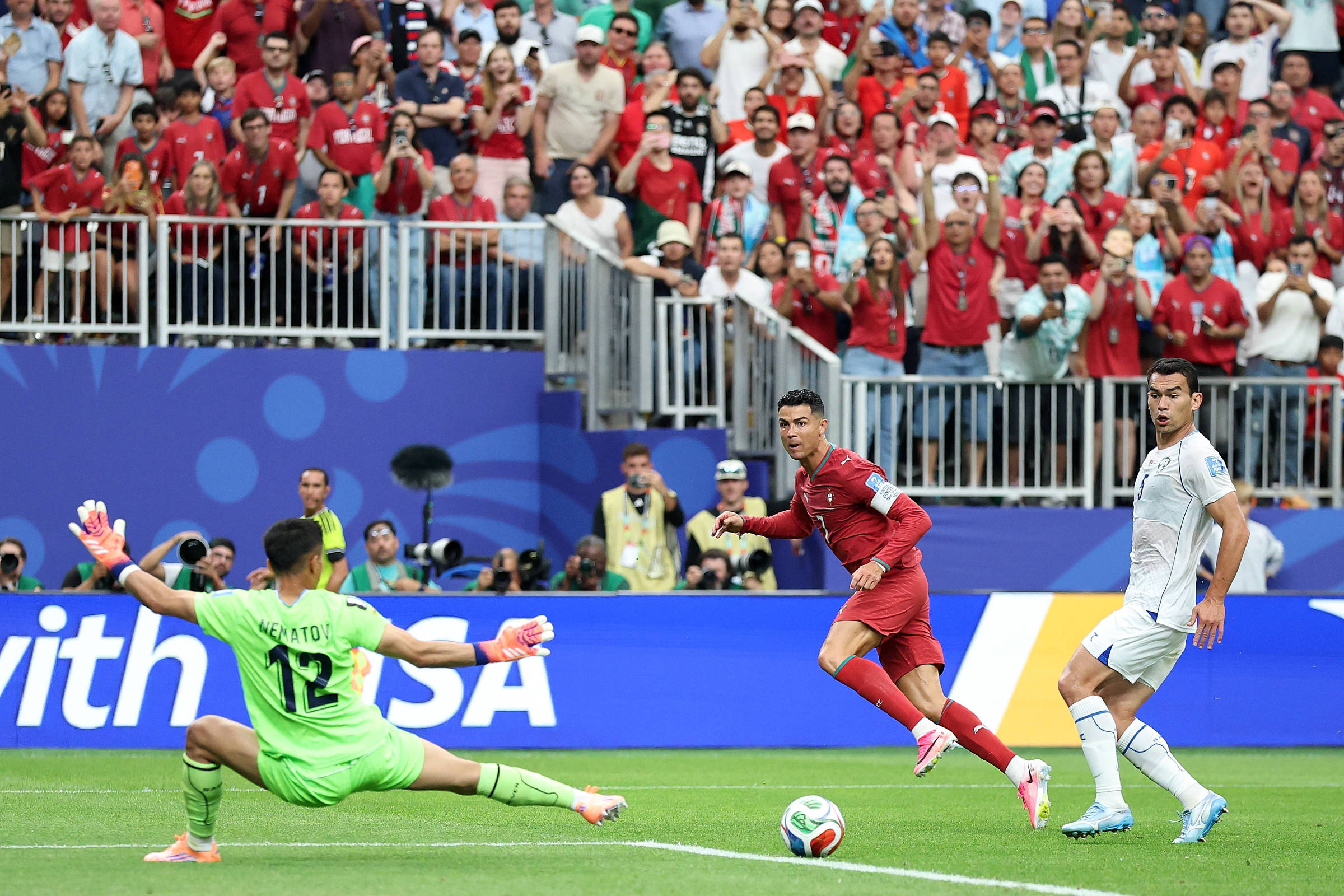 Resumo do dia: Colômbia se classifica, Portugal goleia, e Inglaterra tropeça em Gana na Copa