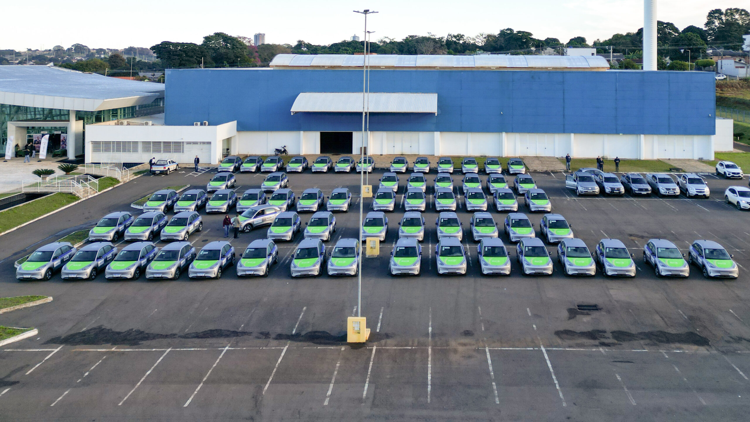 Itaipu entrega 72 veículos elétricos para melhorar atendimentos de saúde no Noroeste do Paraná