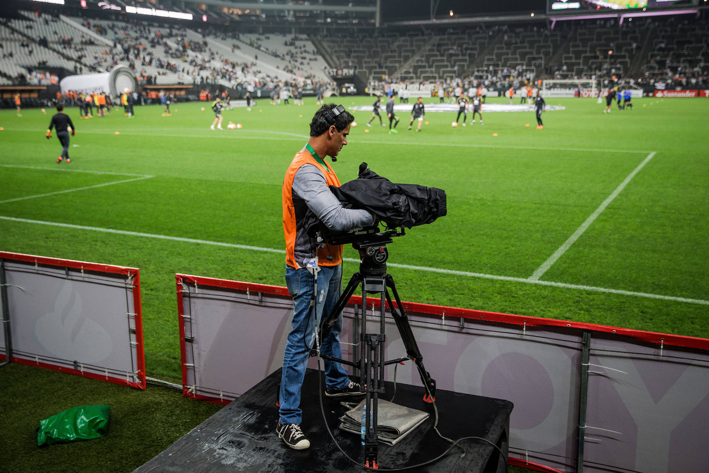Clubes, atletas e árbitros acusam dona da CazéTV de controlar decisões dos clubes brasileiros