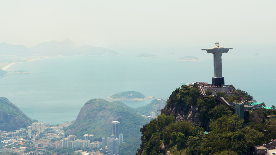 Cristo Redentor recebe projeção em homenagem à Venezuela e reforça campanha de solidariedade da Igreja no Brasil
