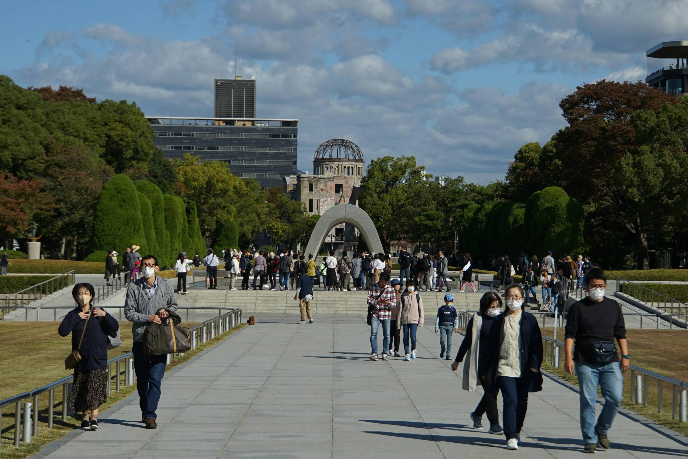 Hiroshima mantém memória da bomba atômica, mas não se limita a isso