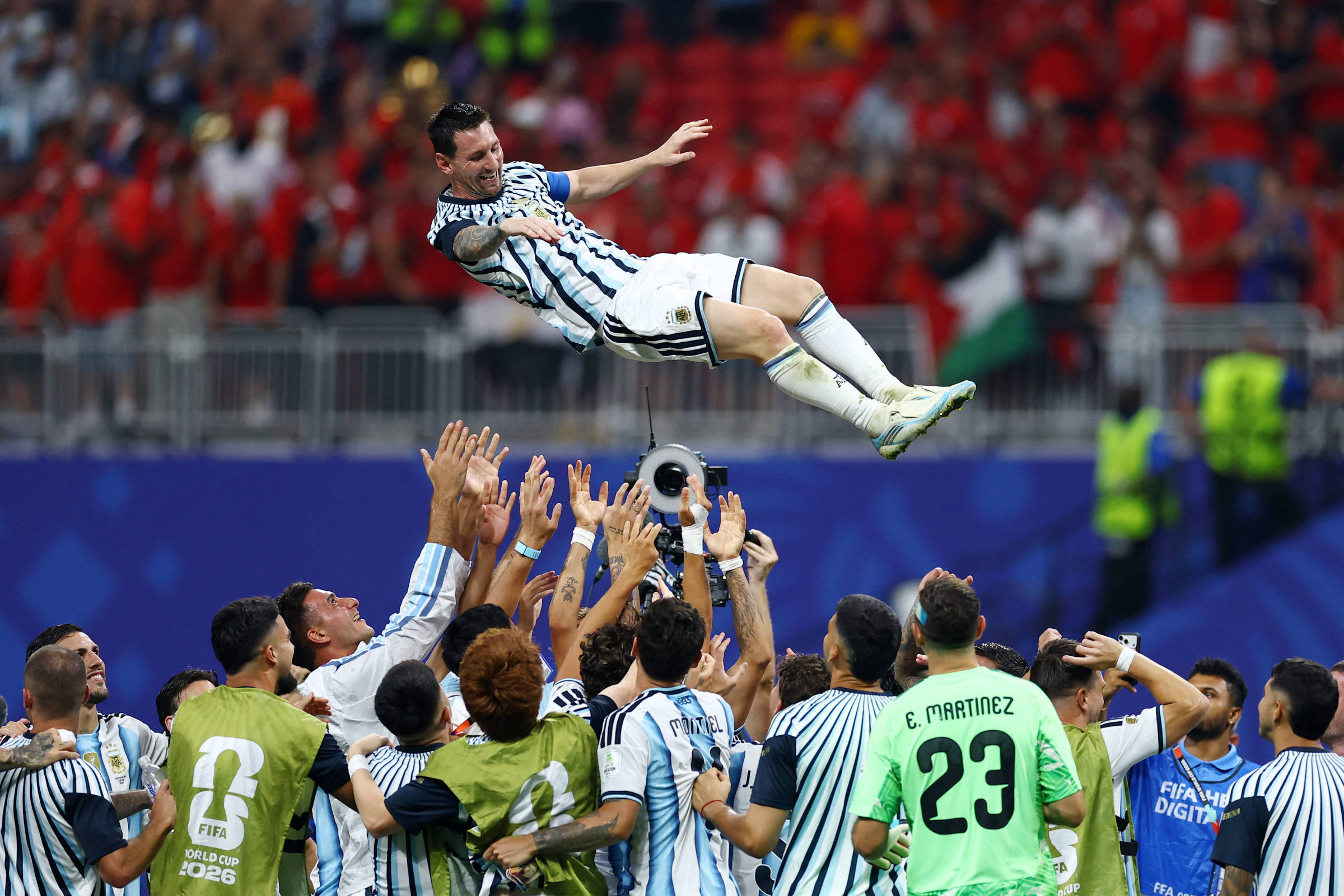 Resumo do dia: Messi leva Argentina a classificação dramática na Copa; Suíça volta às quartas após 72 anos
